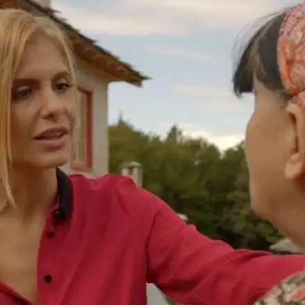 Анелия зубри по нощите