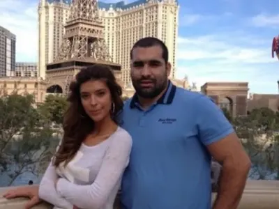 Багата заряза Щатите, доведе Любина и бебето у нас