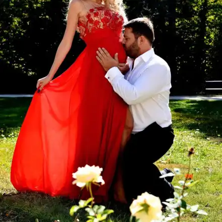 Батинков целува коремчето на Тоца