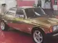 Бизнесмен позлати мерцедеса си