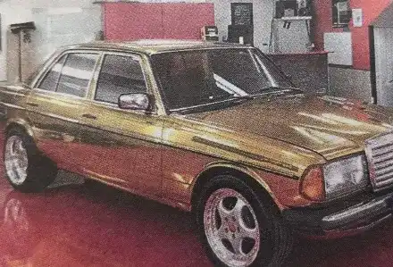 Бизнесмен позлати мерцедеса си