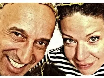 Д-р Врабчев от „Откраднат живот“ и жена му се оженили без дрехи под табела „Нудизмът забранен“