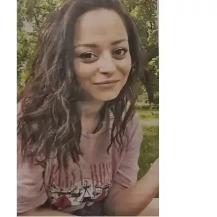 Дъщерята на Доган стана гримьорка! Започна работа в столичен салон за красота