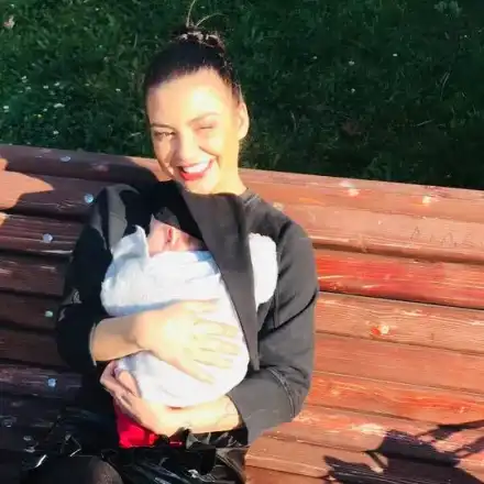 Деси Цонева пак гушка бебе