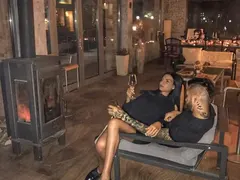 Джино Бианкалана на море с гаджето