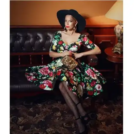 Емилия облече пет бона