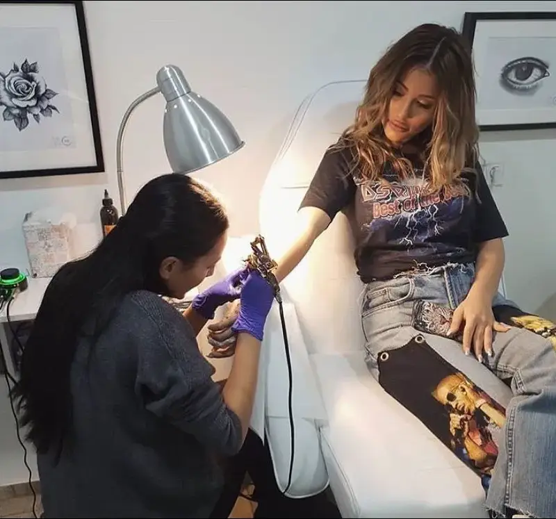 Гери — Никол с първи татус