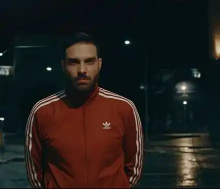 И Тото от „Скандау” се помисли за голяма звезда, тръгна с охрана