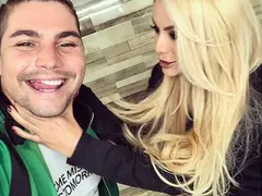 И Венета Райкова би шута на фризьора си