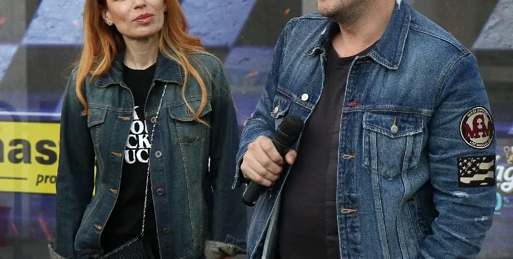 Жената на Блатечки му кръшка с млад колега? (Диляна утешава Асен)