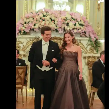 Княз Мирко Панагюрски кавалер на графиня на бала на дебютантките в Париж