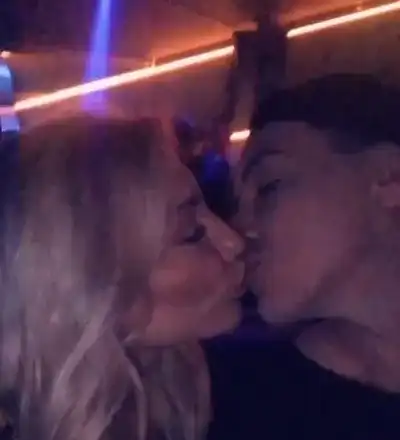 Кулагин спи с малкото коте на Божинов