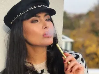 Лили Клюкарката пуши витамини