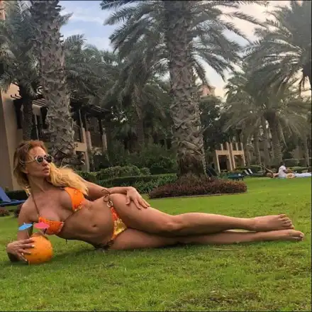 Малина се фука с тяло трепач!