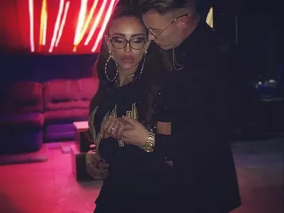 Мис Силикон Виктория Петрова заряза гаджето си в Монако заради фолкпевец