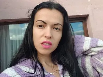 Мис Тигрова ще си показва гърдите в Туитър