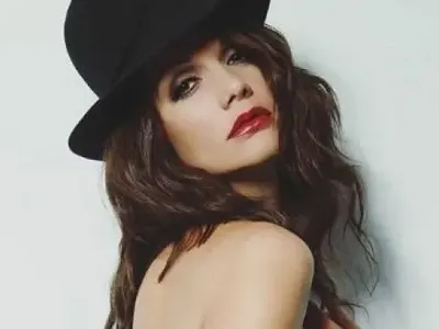 На Кали й писна самотата, събира оферти с мръснишки снимки(ФОТО)