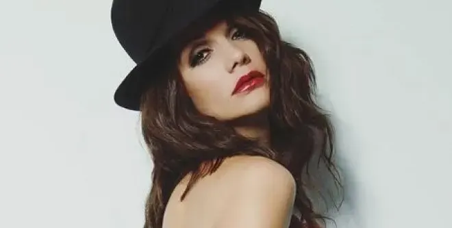 На Кали й писна самотата, събира оферти с мръснишки снимки(ФОТО)