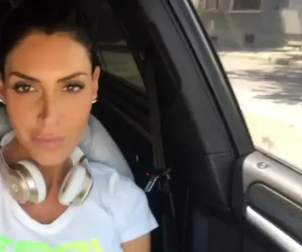 Наглост! Черната Златка паркира на инвалидно място