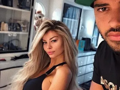 Наш фризьор изрусява жената на Филип Плейн (Снимки)