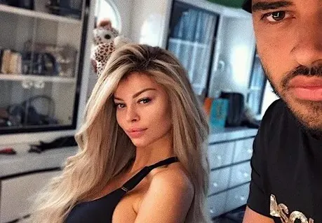 Наш фризьор изрусява жената на Филип Плейн (Снимки)