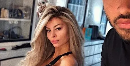 Наш фризьор изрусява жената на Филип Плейн (Снимки)