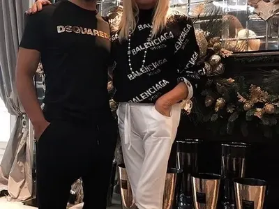 Наш фризьор изрусява жената на Филип Плейн (Снимки)