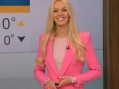 Натали Трифонова избухва в розово