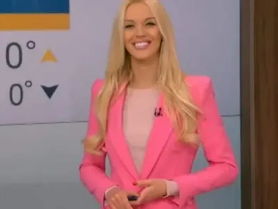 Натали Трифонова избухва в розово