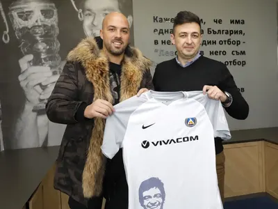 Ники М. с палто за 10 бона