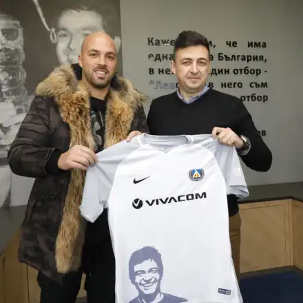 Ники М. с палто за 10 бона