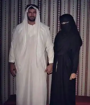 Новият на Райна я крие с бурка