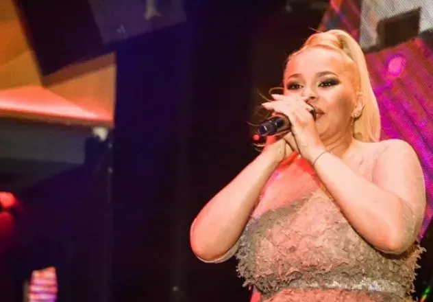 Ново 20! Деси Слава прие будизма