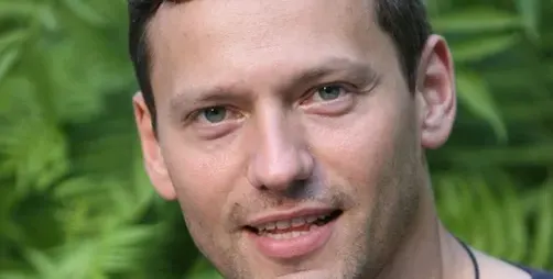 Орлин Павлов крие гаджето си в Дубай