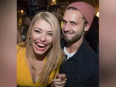 Папи Ханс бръмчи с гаджето на Петя Дикова, задява Ева Веселинова (Снимки)