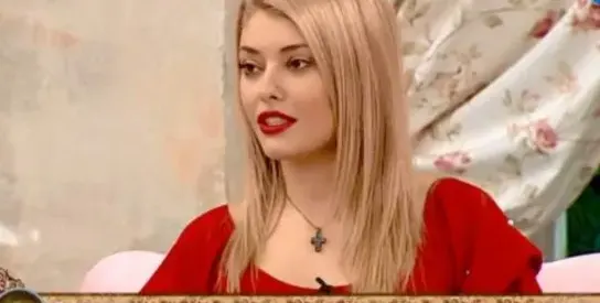 Репортерката на Гала Ева Веселинова не спира да прави гаф след гаф в ефир! Вижте как се изложи некултурно в „На кафе“