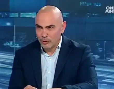 Росен Петров с нов нос за 60 000 лв.! Присадиха хрущял на бившата дясна ръка на Слави в елитна френска клиника