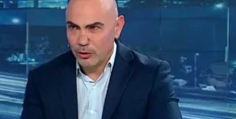 Росен Петров с нов нос за 60 000 лв.! Присадиха хрущял на бившата дясна ръка на Слави в елитна френска клиника