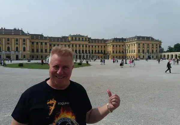 Сайт за обувки излъга Данчо Стълбицата