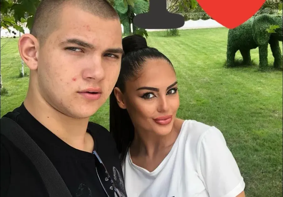 Снахата на Диневи не ще силикон