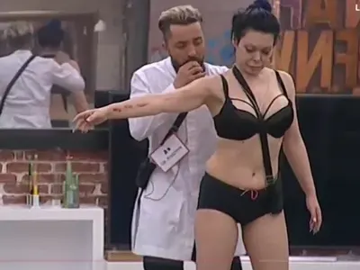 Тежка депресия съсипала тялото на Албена Вулева (СНИМКИ по бански)