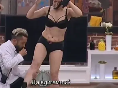 Тежка депресия съсипала тялото на Албена Вулева (СНИМКИ по бански)