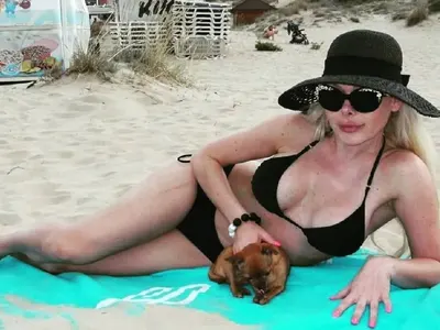 Тежка депресия съсипала тялото на Албена Вулева (СНИМКИ по бански)