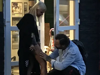 Ваня и DJ Дамян по-влюбени от всякога! Вижте как се опипват като тийнейджъри (Папарашки снимки)