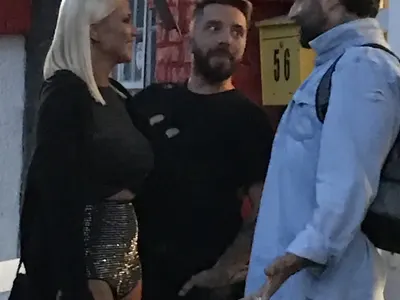 Ваня и DJ Дамян по-влюбени от всякога! Вижте как се опипват като тийнейджъри (Папарашки снимки)