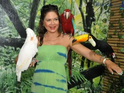 Весела Нейнски с хипнотизаторски способности.