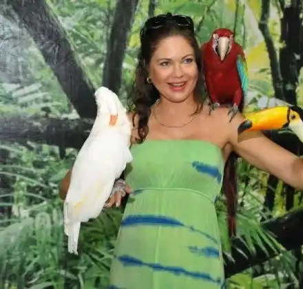 Весела Нейнски с хипнотизаторски способности.