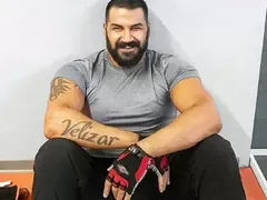 Азис четири години под домашен арест! Ето причината