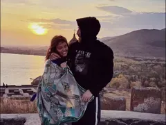 Новият на Есмер гледа детето на Благой