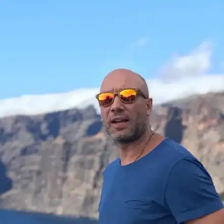 Захари Бахаров пръска хонорари на Канарите